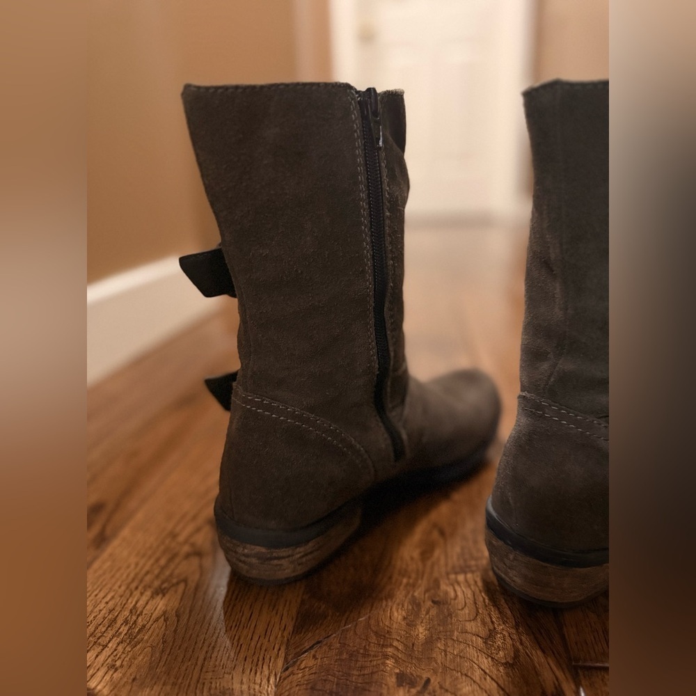 Artisan ‘Kate’ Suede Moto Biker Boots in Charcoal/Dark Taupe Made in Portugal. - Picture 11 of 15